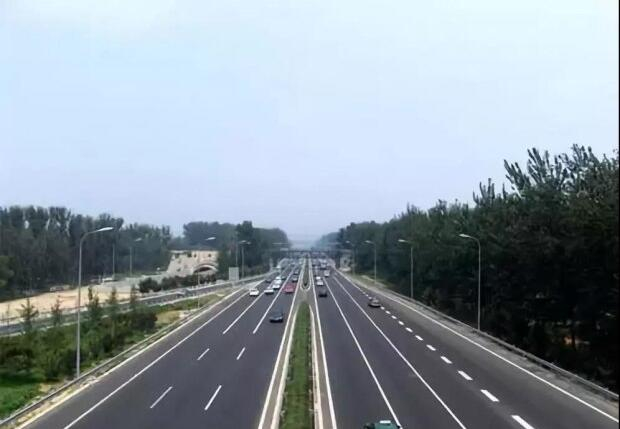 間斷性踩油門的操作，能讓我們在行駛時省油嗎？